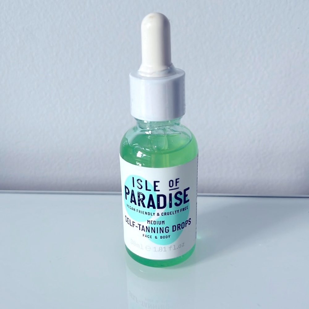 Isle of Paradise self tanning drops, medium.